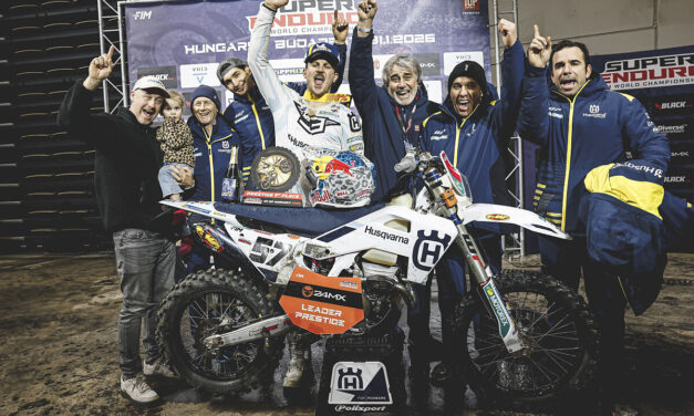 Billy Bolt kjemper til seier i Budapest SuperEnduro