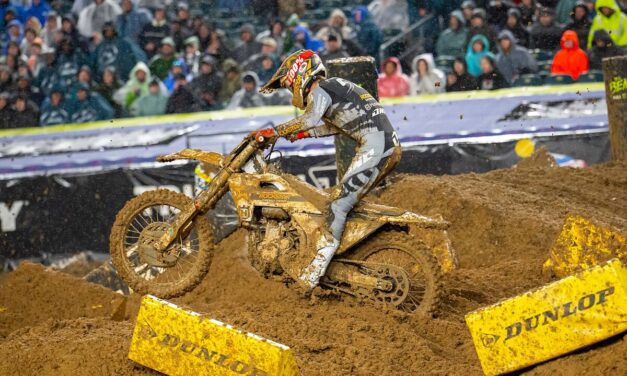 Daxton Bennick og Rockstar Energy Husqvarna Factory Racing vinner pallen i Philadelphia 250SX